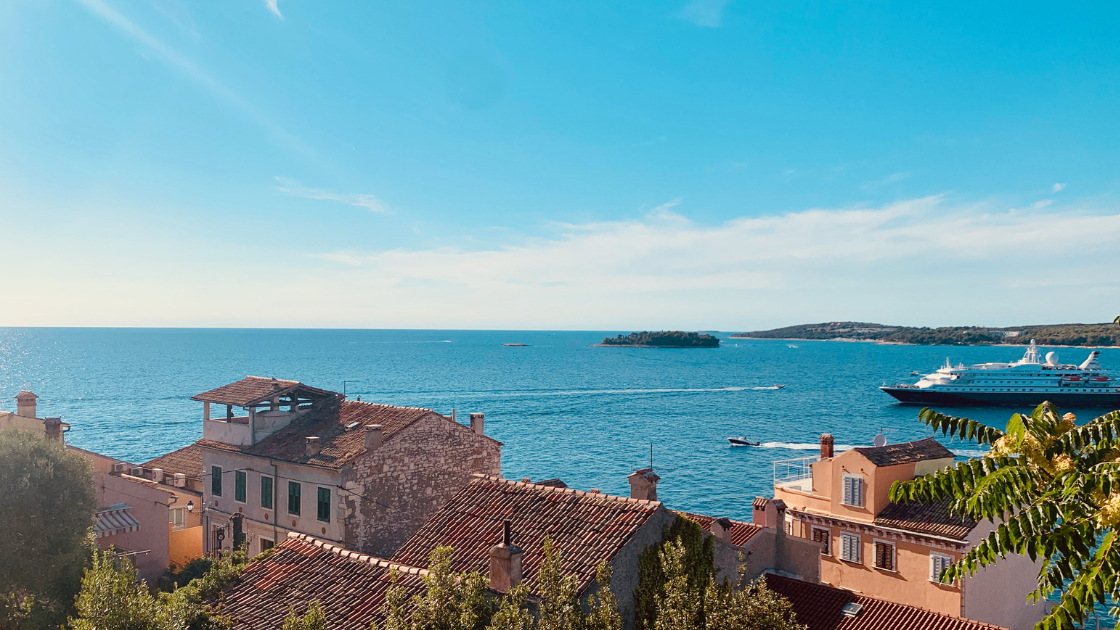 porec időjárás szeptember Szeptemberben Poreč még mindig a nyár hangulatát hordozza, ám egy kicsit enyhébb, kellemesebb hőmérsékletekkel